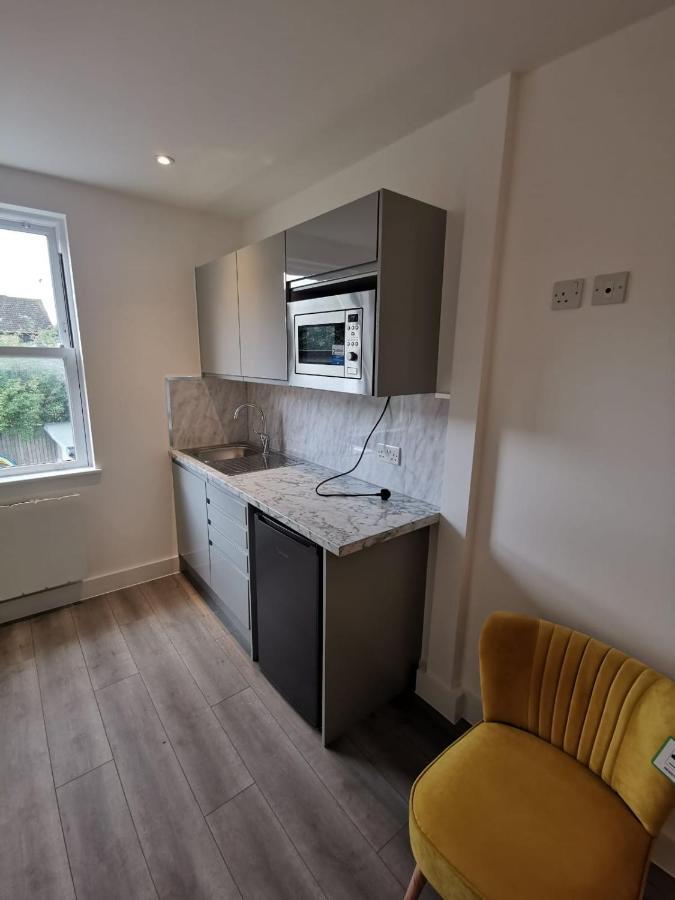 Marine Villa Hotel & Suites - Close To Beach, Train Station & Southend Airport 외부 사진