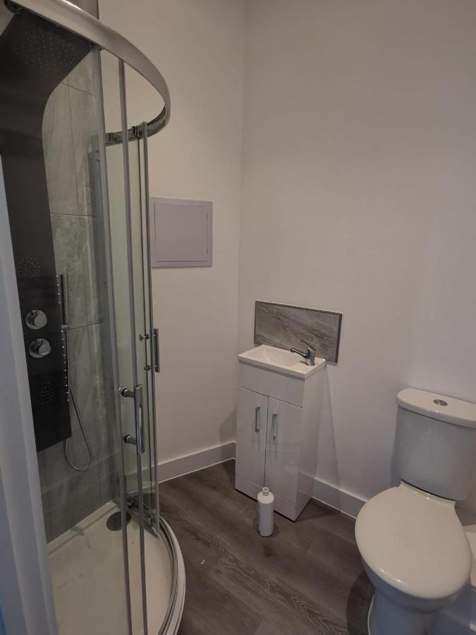 Marine Villa Hotel & Suites - Close To Beach, Train Station & Southend Airport 외부 사진