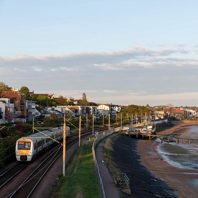 Marine Villa Hotel & Suites - Close To Beach, Train Station & Southend Airport 외부 사진