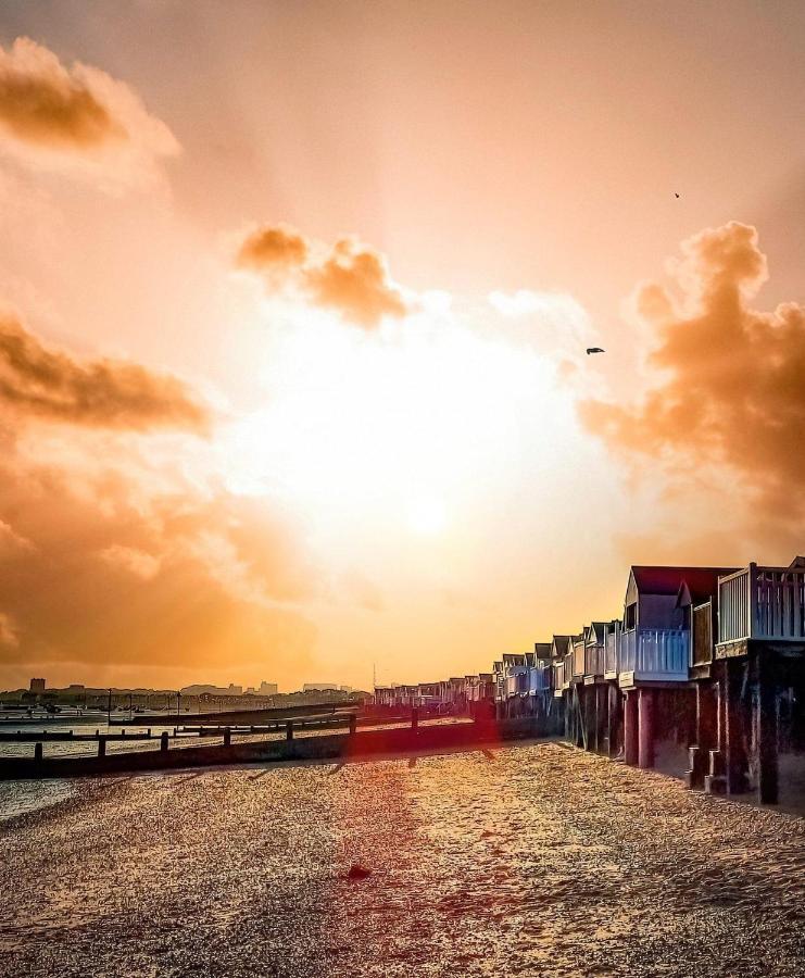 Marine Villa Hotel & Suites - Close To Beach, Train Station & Southend Airport 외부 사진