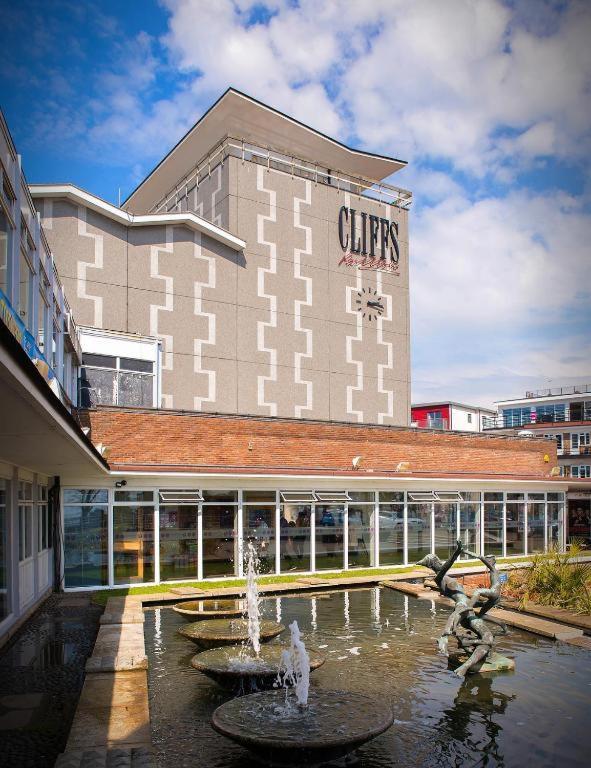 Marine Villa Hotel & Suites - Close To Beach, Train Station & Southend Airport 외부 사진